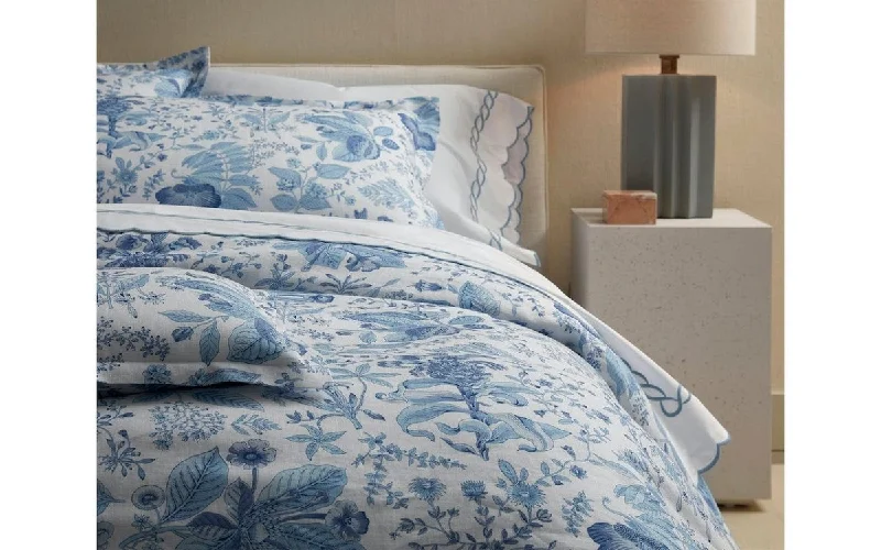 Pomegranate Linen Bedding in Porcelain Blue | Matouk Schumacher